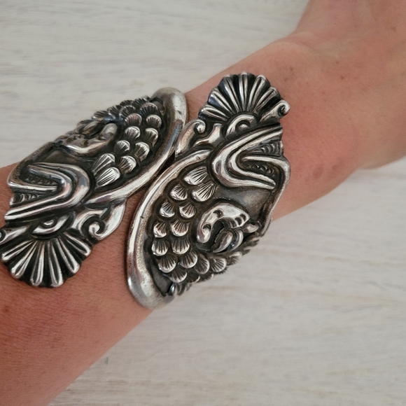 Stunning Pre-1940 Quetzalcoatl Repoussé Clamper Bracelet - Taxco - Picture 1 of 9
